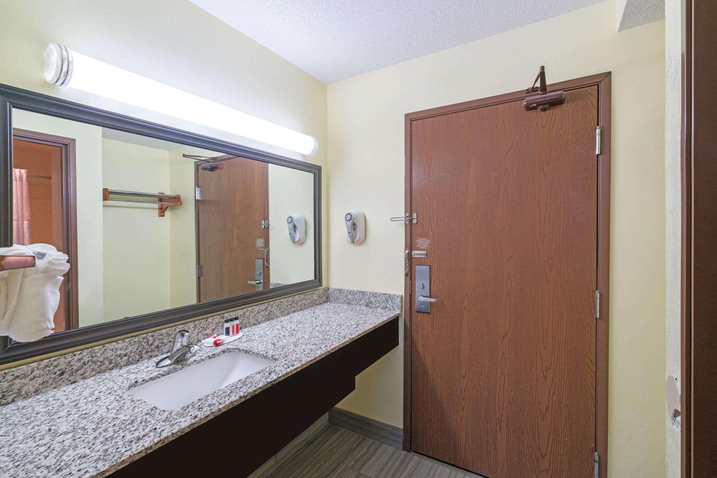 Comfort Inn & Suites Brentwood Exterior photo